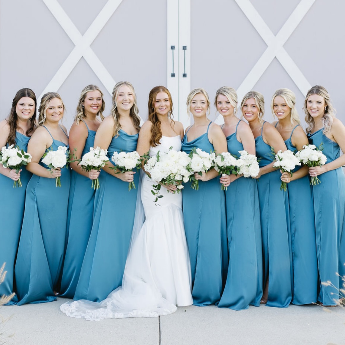 Bridal party at The Venue at Birchwood by The Pretty Agency